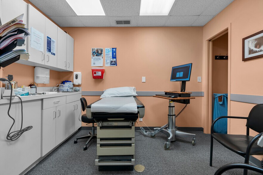 More Photos Of 501 Iron Bridge Rd, Freehold Medical For Sale