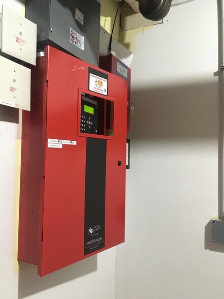 More Photos Of 275 S Roselle Rd, Schaumburg Bank For Sale