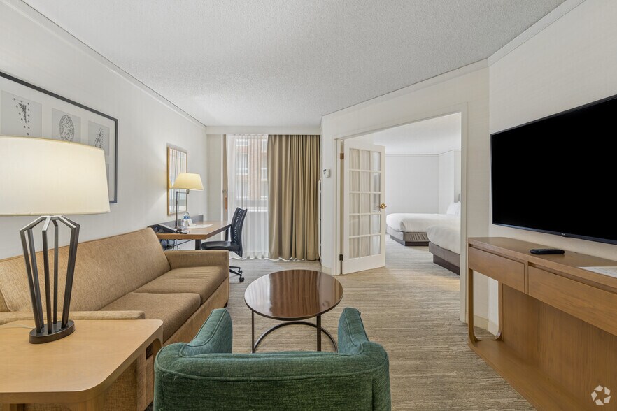 More Photos Of 6120 Peachtree Dunwoody Rd, Atlanta Hotel For Sale