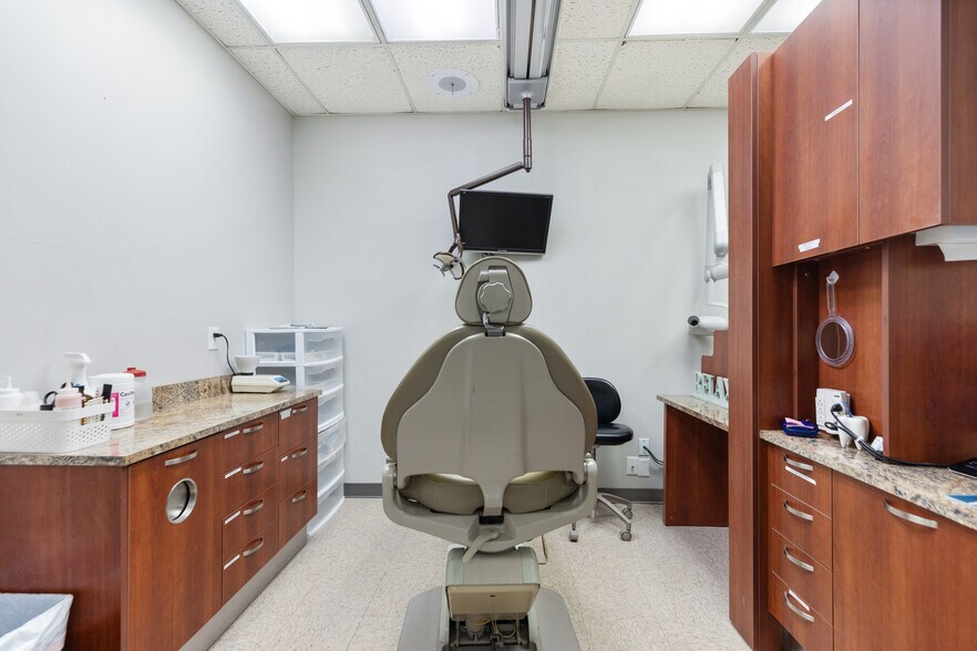 More Photos Of 5676 W Skelly Dr, Tulsa Medical For Sale