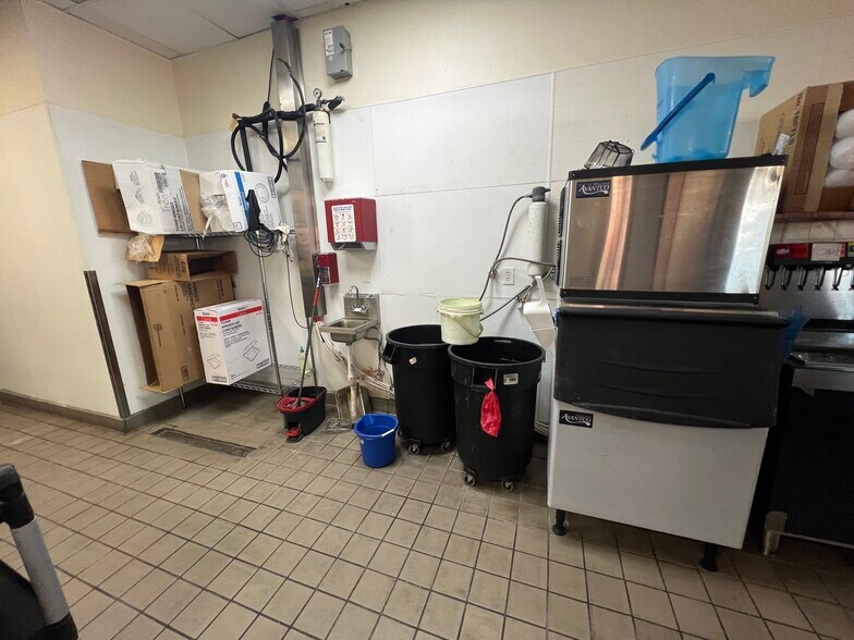 More Photos Of 7205 S Broadway Ave, Tyler Fast Food For Lease