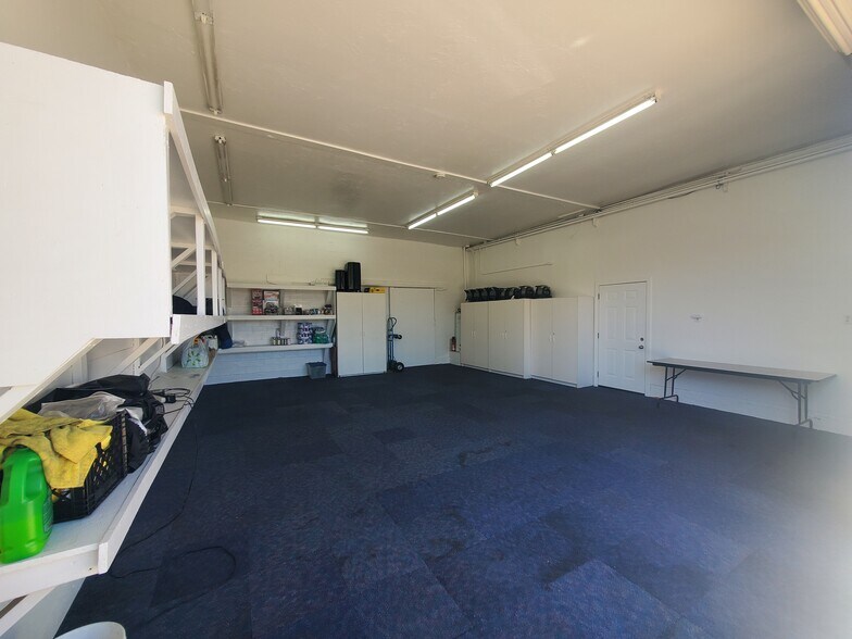 More Photos Of 14165 Market St, Walnut Grove Showroom For Sale