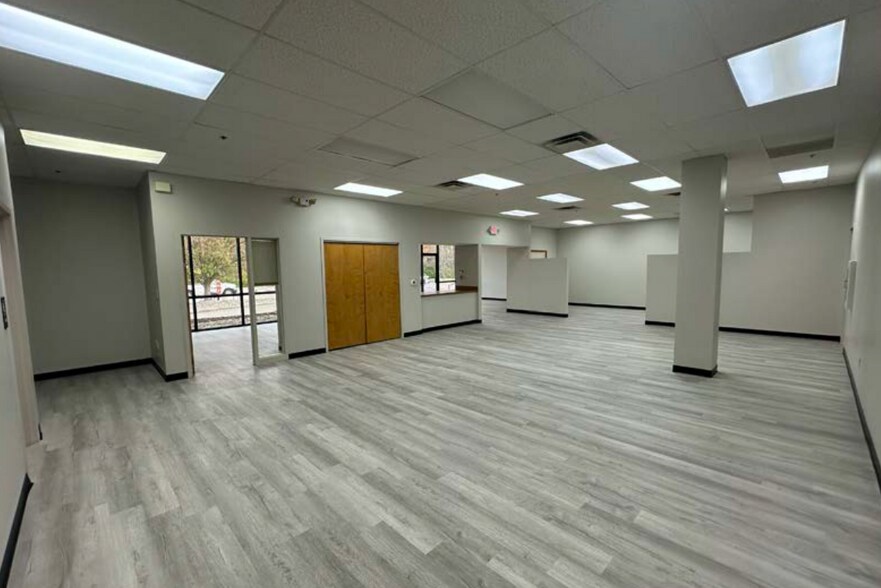 More Photos Of 1330 Kemper Meadow Dr, Cincinnati Light Manufacturing For Sale