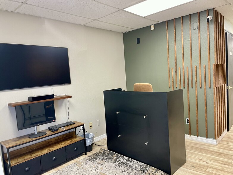 More Photos Of 2119 W Brandon Blvd, Brandon Storefront Retail Office For Lease