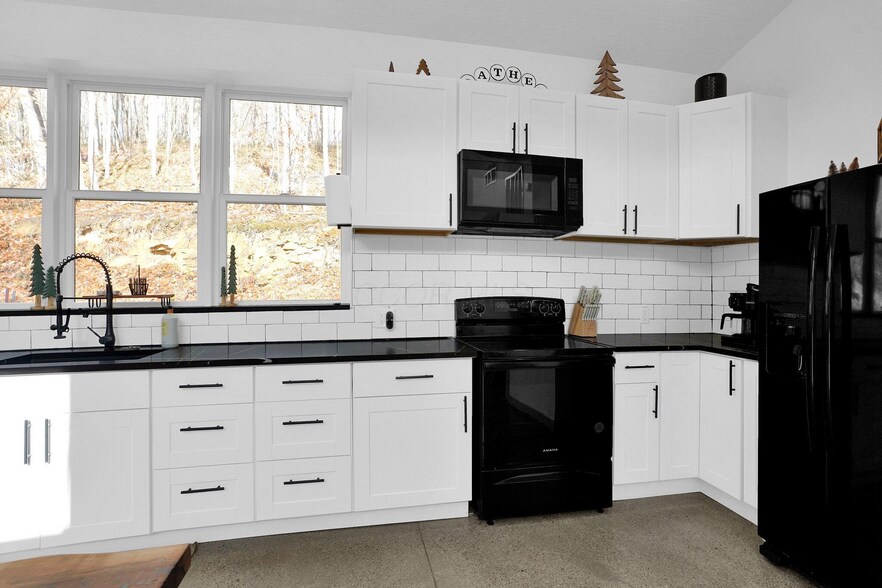 More Photos Of 21360 State Route 327, Laurelville Specialty For Sale