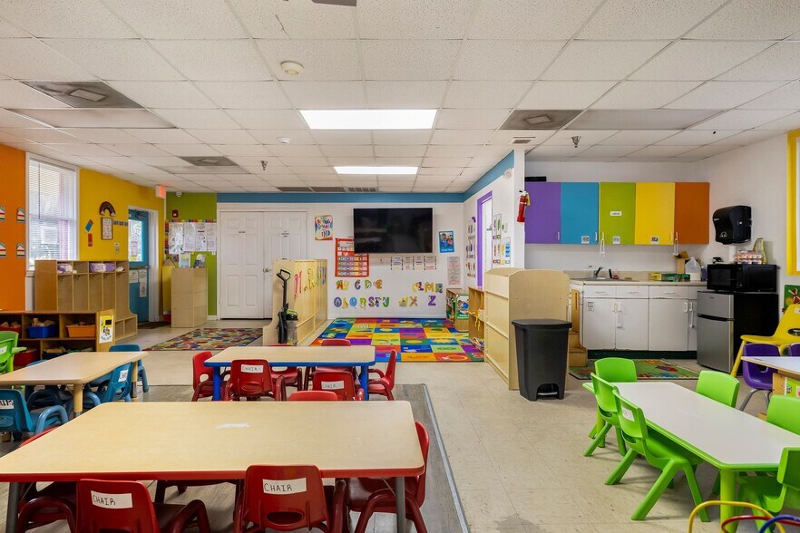 More Photos Of 204 Tibet Ave, Savannah Daycare Center For Sale