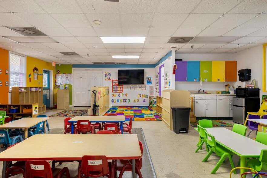 More Photos Of 204 Tibet Ave, Savannah Daycare Center For Sale