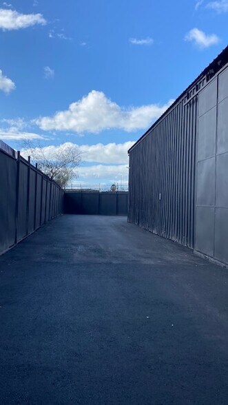 More Photos Of 5957 S St Andrews Pl, Los Angeles Warehouse For Sale