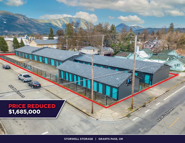 Primary Photo Of 497 SE H St, Grants Pass Self Storage For Sale
