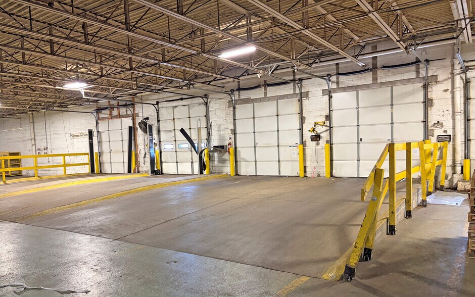More Photos Of 3301 S Dort Hwy, Flint Warehouse For Lease