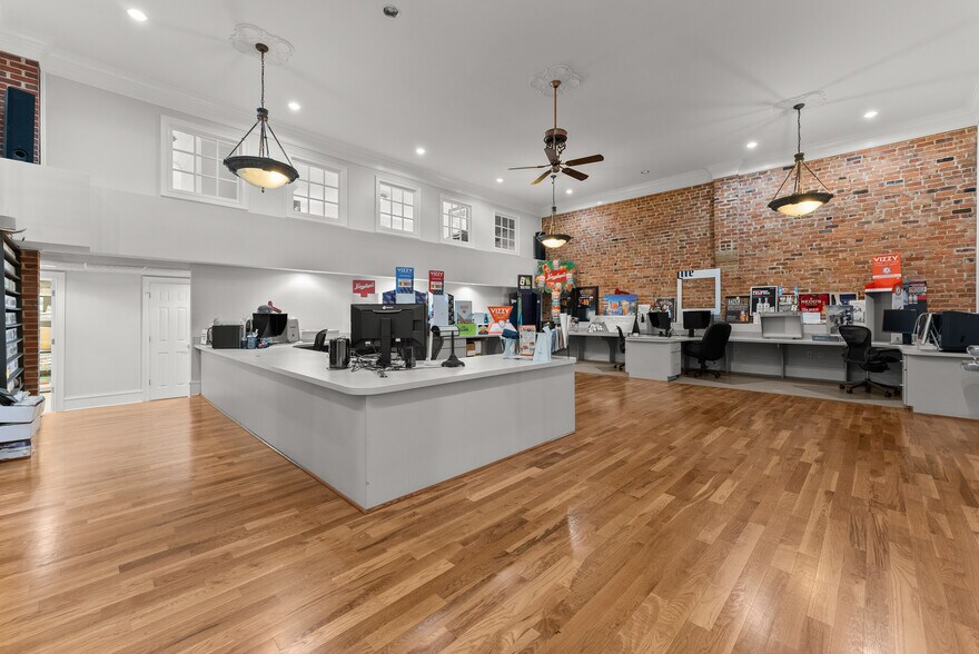 More Photos Of 163 Pike St, Lawrenceville Office For Lease