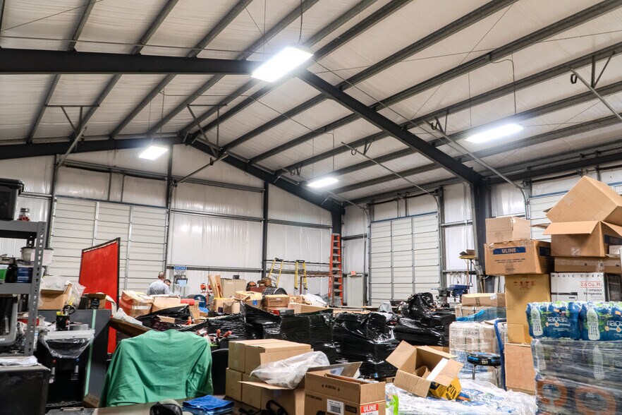 More Photos Of 945 Huser Blvd, Schulenburg Industrial For Lease