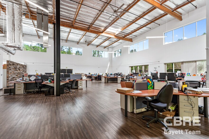 More Photos Of 26025 Mureau Rd, Calabasas Office For Sale