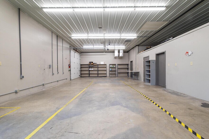 More Photos Of 66850 Executive Dr, Saint Clairsville Warehouse For Lease