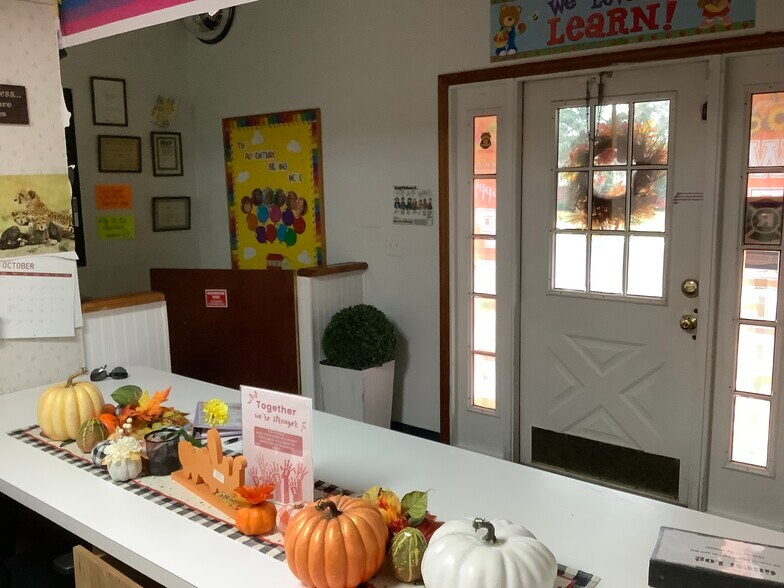 More Photos Of 5814 8th St, Zephyrhills Specialty For Sale