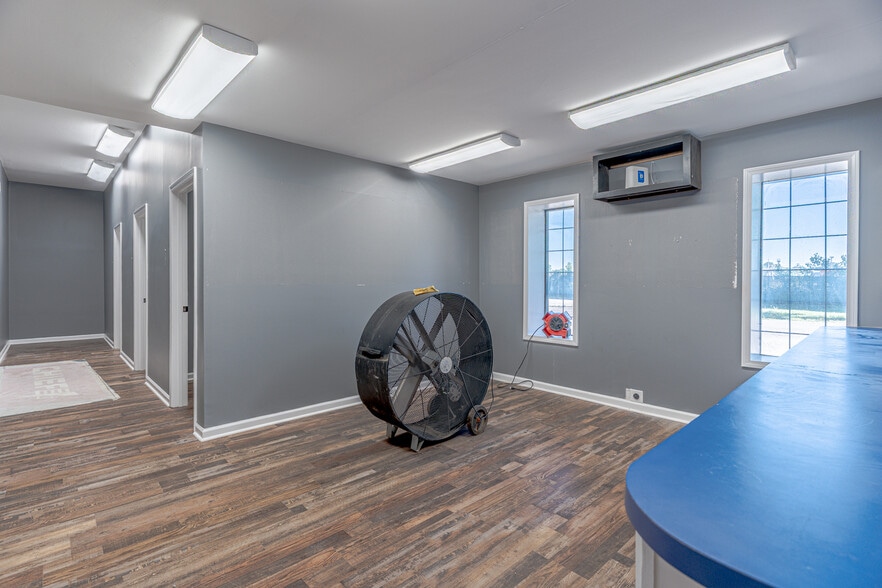 More Photos Of 301 Burke Ave, Jonesboro Warehouse For Sale
