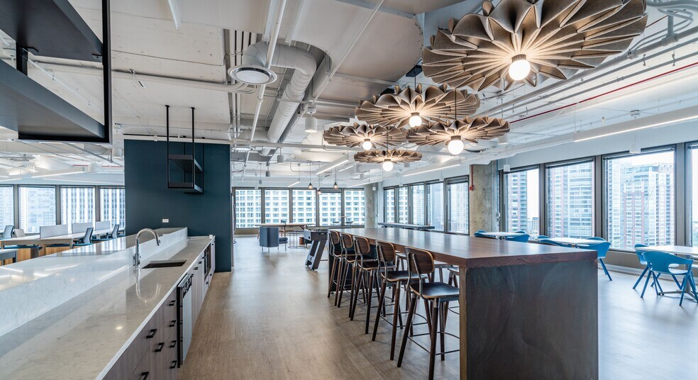 More Photos Of 303 E Wacker Dr, Chicago Office For Lease