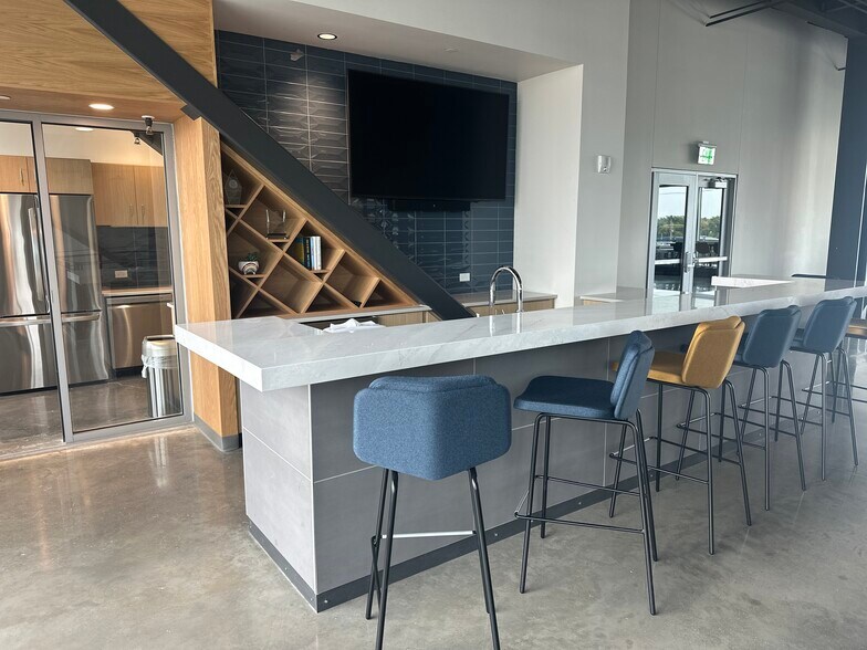 More Photos Of 5522 26th Ave, Kenosha Loft Creative Space For Lease