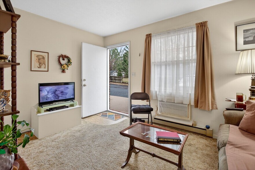 More Photos Of 990 Chicago Ave, Harrisonburg Apartments For Sale