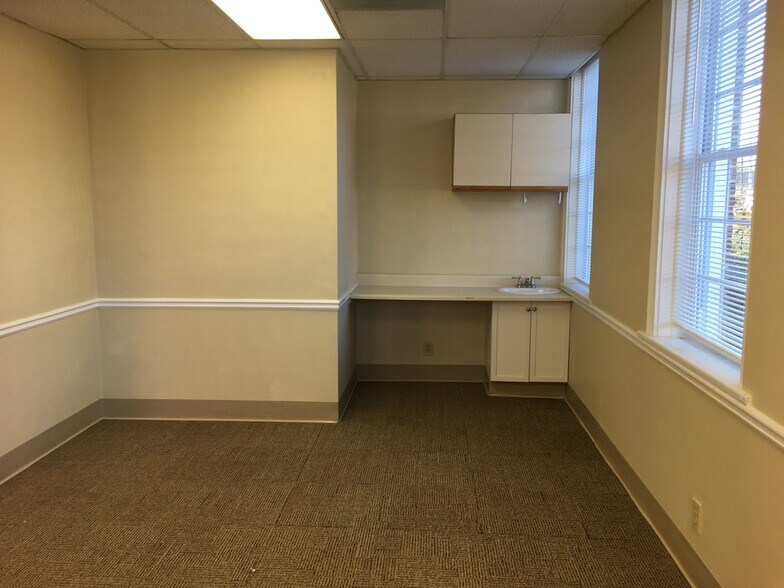 More Photos Of 301 Broome St, Lagrange Office For Lease