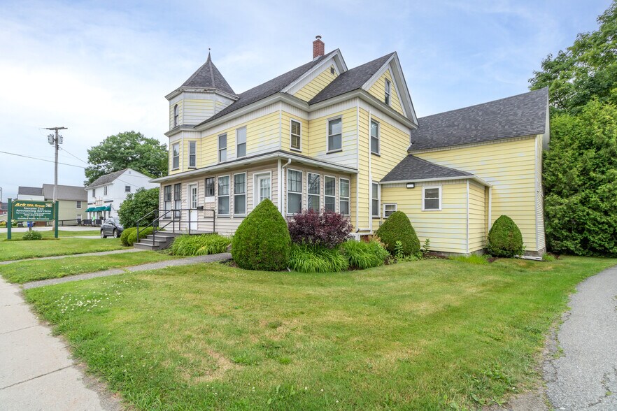 More Photos Of 375 E Main St, Newport Office For Sale