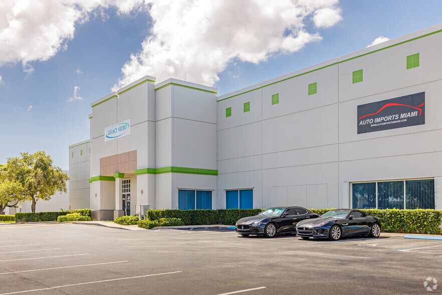 More Photos Of 3030-3044 SW 42nd St, Fort Lauderdale Warehouse For Lease