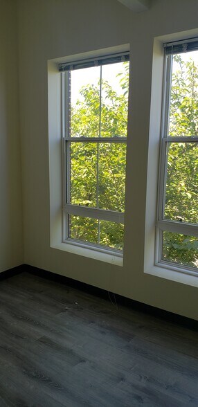 More Photos Of 21155 Whitfield Pl, Sterling Office For Sale