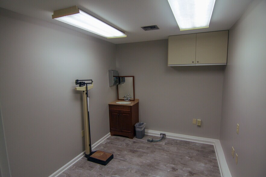 More Photos Of 960 Beaver Grade Rd, Coraopolis Medical For Lease