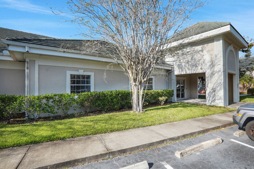 More Photos Of 1540 Business Center Dr, Orange Park Office For Lease