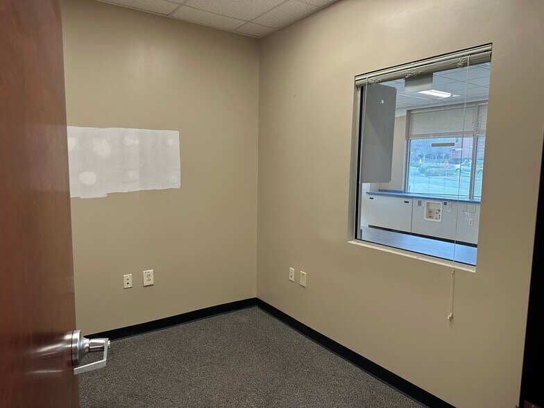 More Photos Of 9137-9141 Cross Park Dr, Knoxville Storefront Retail Office For Lease