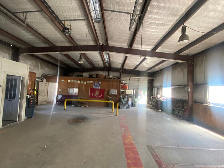 More Photos Of 23210 FM 1485, New Caney Service For Sale