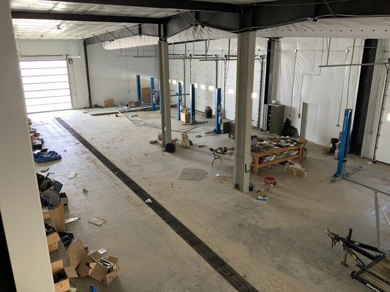 More Photos Of 141 Luther Seiber Blvd, Pioneer Sports And Entertainment For Sale