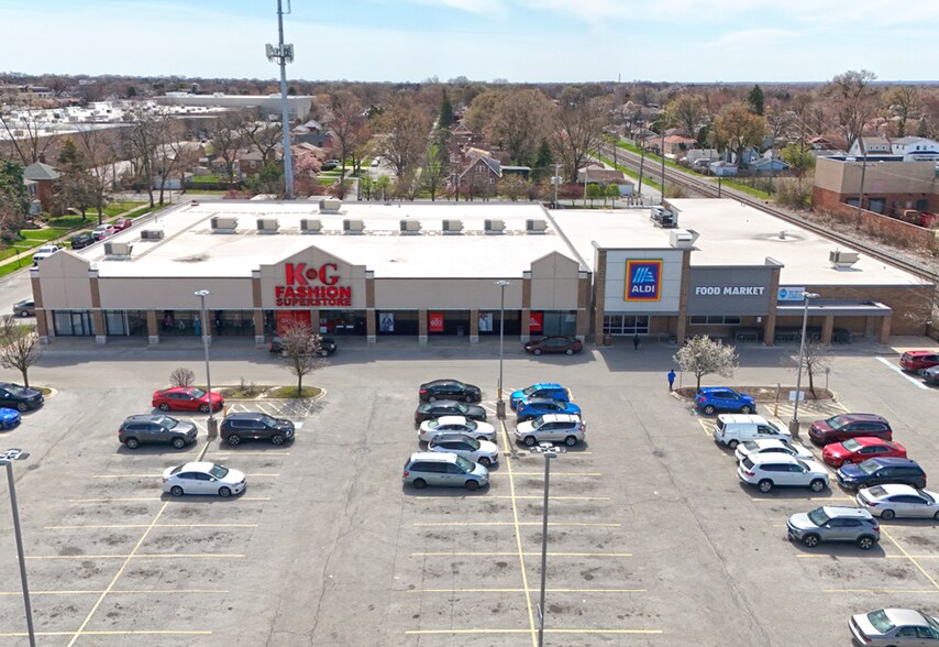 More Photos Of 2525-2535 W 95th St, Evergreen Park General Retail For Sale