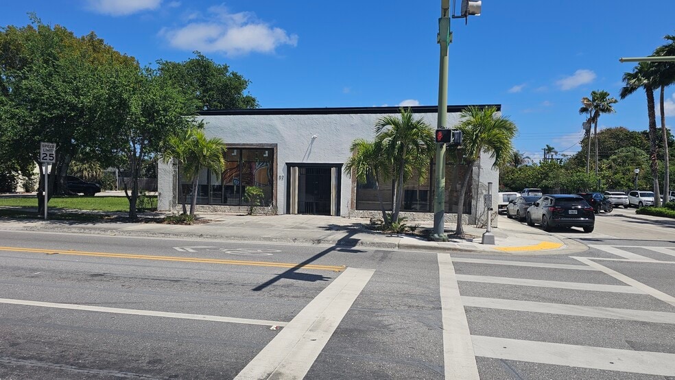 Primary Photo Of 202 N Federal Hwy, Lake Worth Restaurant For Sale