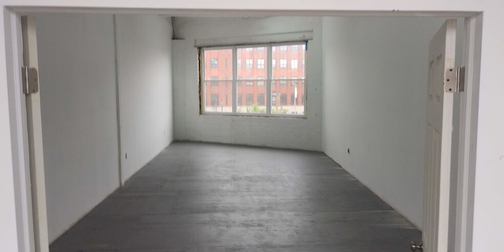 More Photos Of 60 Dickerson St, Newark Light Manufacturing For Lease