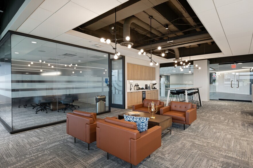 More Photos Of 3340 Perimeter Hill Dr, Nashville Office For Sale