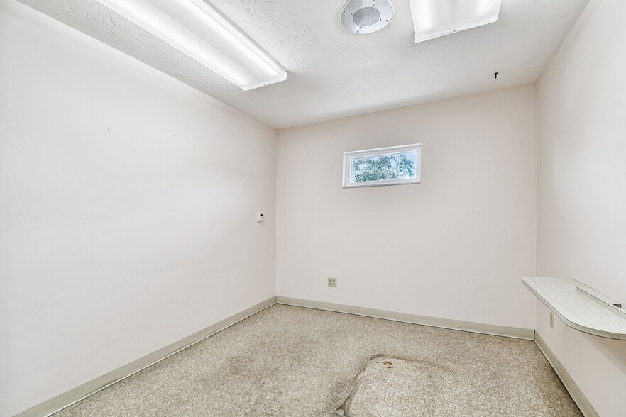 More Photos Of 321 S Lincoln Ave, Clearwater Medical For Sale