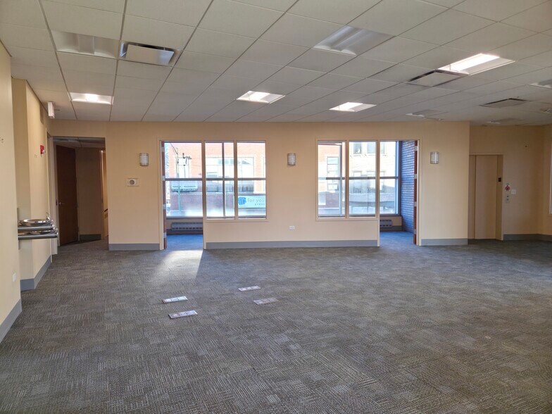 More Photos Of 1640 W Fullerton Ave, Chicago Bank For Lease