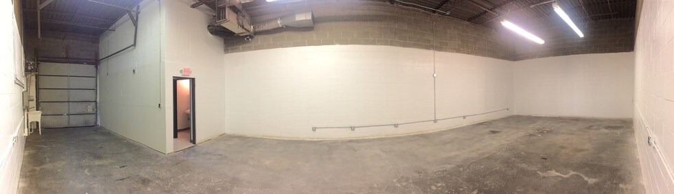 More Photos Of 60 Corbin Ave, Bay Shore Warehouse For Lease
