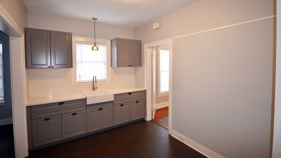 More Photos Of 2216 College Ave, Austin Office For Lease