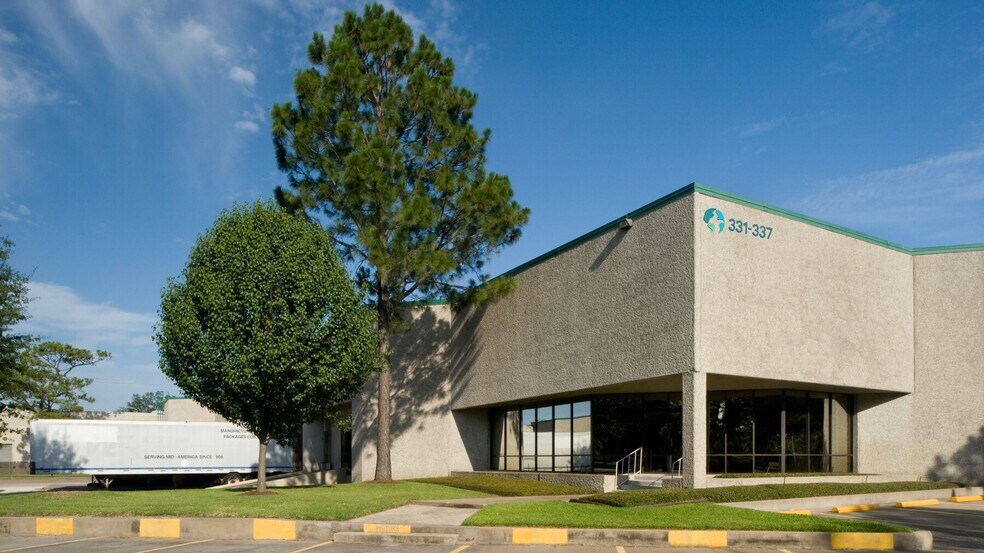 More Photos Of 202-230 W 38th St, Houston Unknown For Lease