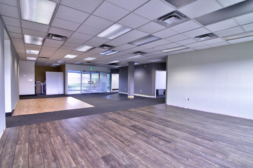 More Photos Of 550 County Ave, Secaucus Showroom For Lease