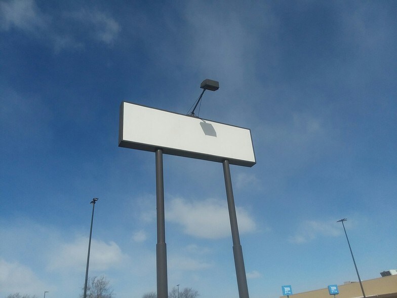 More Photos Of 10 W 2nd St, Pana General Retail For Sale