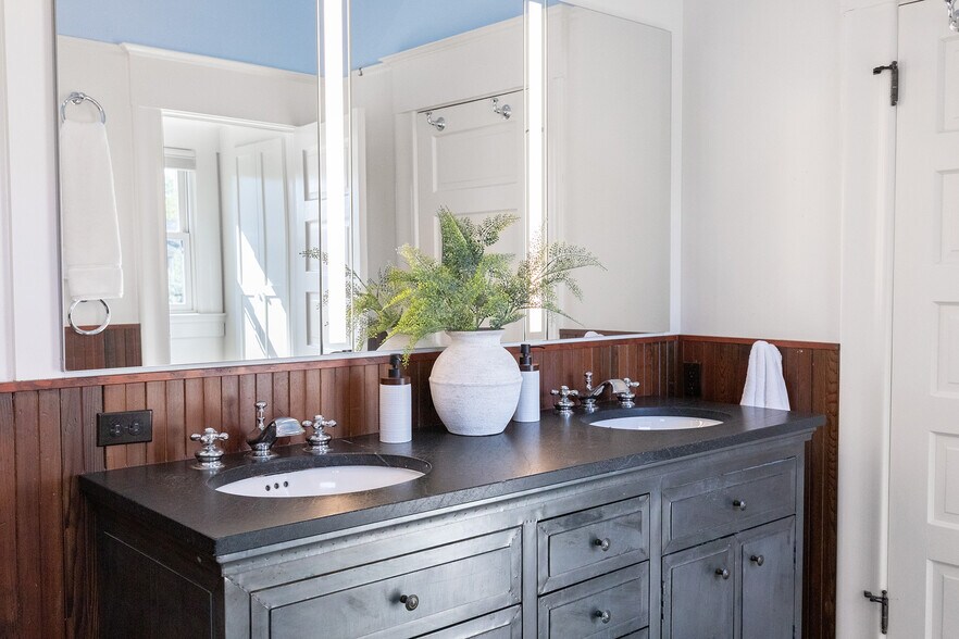 More Photos Of 2220 Capitol Ave, Sacramento Apartments For Sale