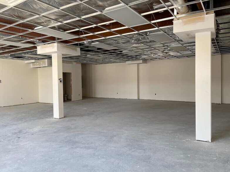 More Photos Of 828 Federal Rd, Brookfield Office For Lease