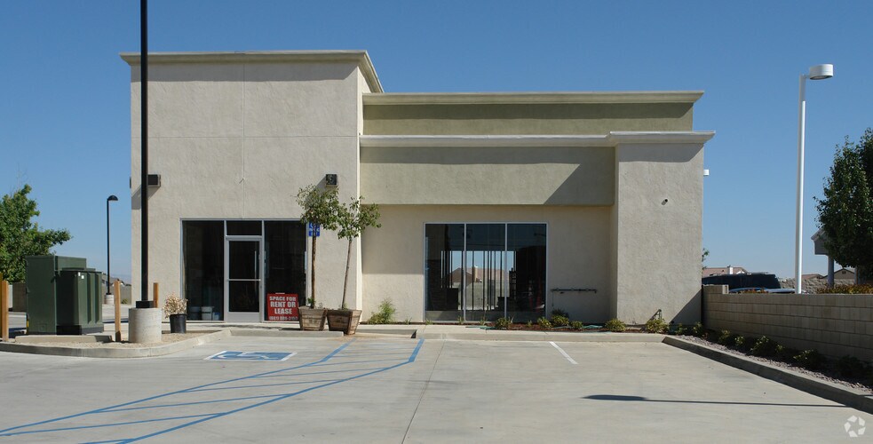 More Photos Of 1647-1649 W Avenue J, Lancaster Freestanding For Lease