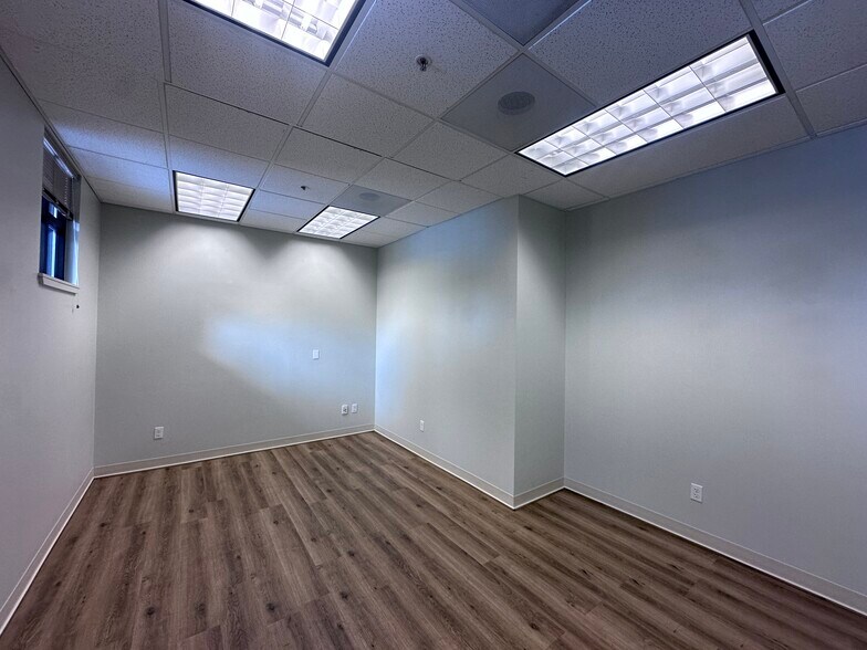 More Photos Of 7555 Falcon Crest Dr, Redmond Office Residential For Lease