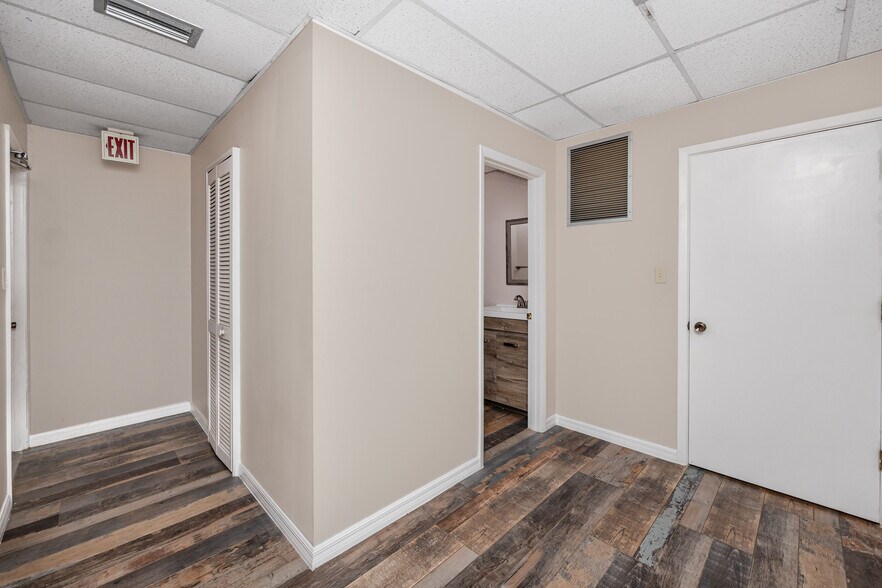 More Photos Of 6449 38th Ave, Saint Petersburg Medical For Lease