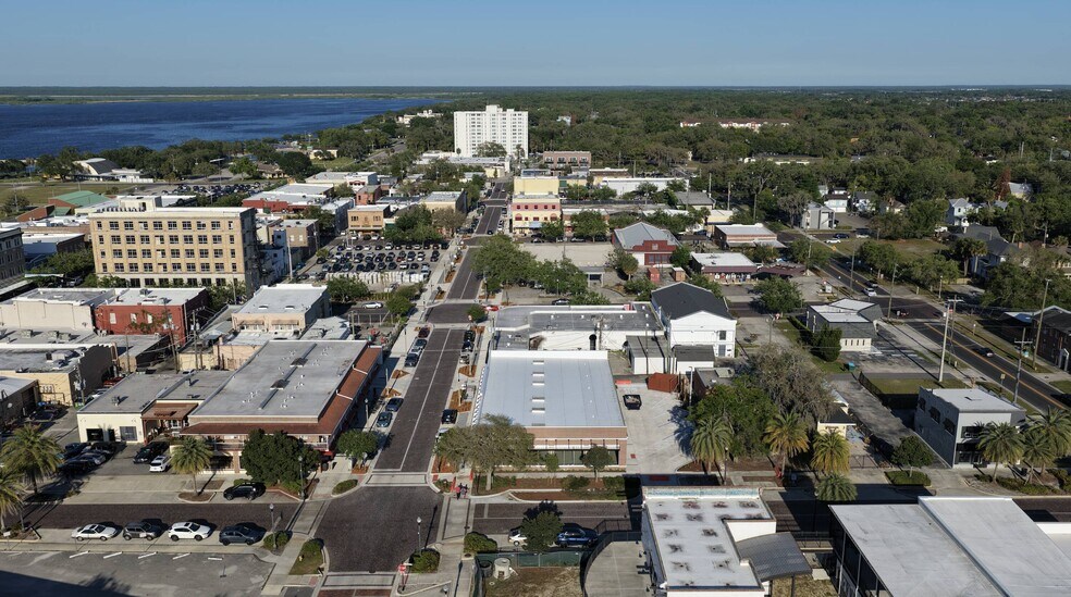More Photos Of 201 Oak Ave, Sanford Storefront Retail Office For Lease