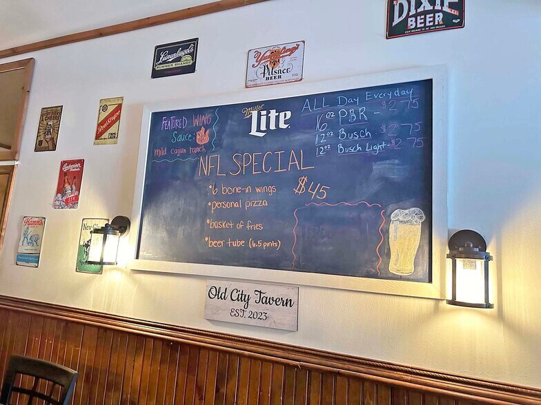 More Photos Of 129 Pike St, Carbondale Bar For Sale